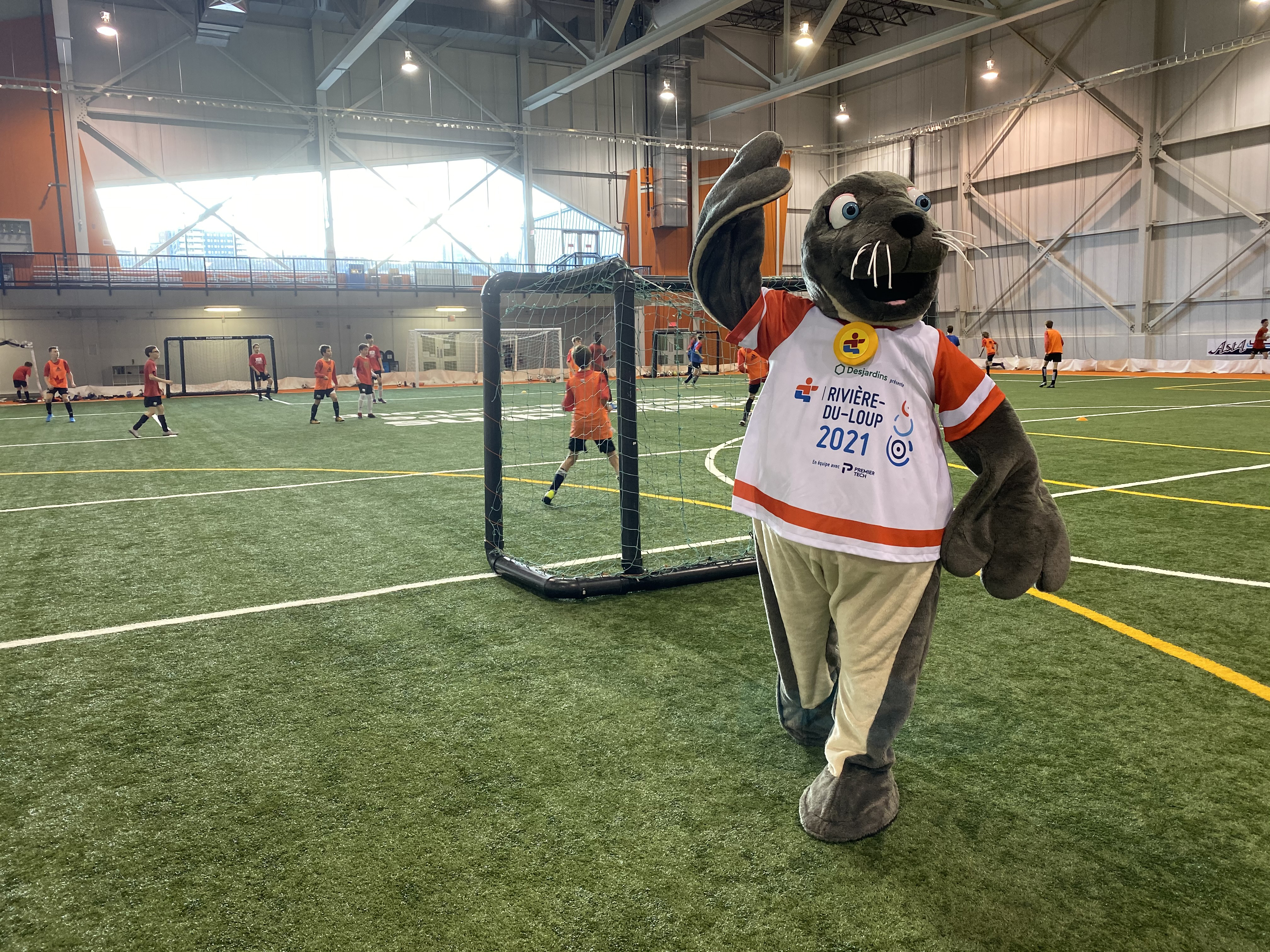 Lou, la mascotte officielle, invite la population à joindre le Fan Club 2021