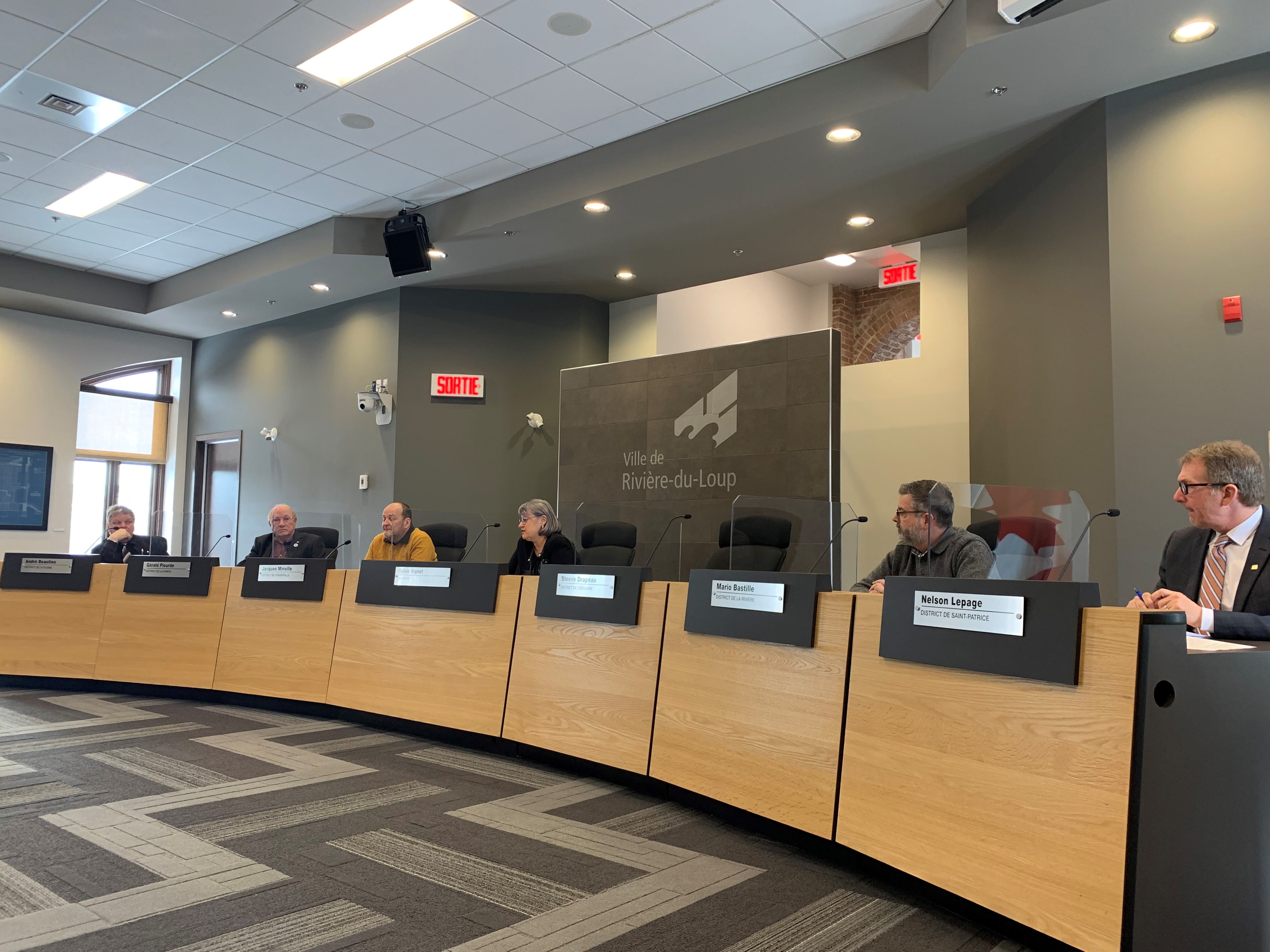 Stationnement pour remorques : Le conseil municipal de Rivière-du-Loup appuie la demande de modification de zonage faite par l’entreprise Prelco